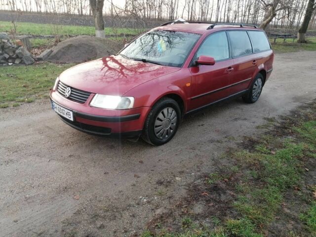 Червоний Фольксваген Пассат Варіант, об'ємом двигуна 1.8 л та пробігом 334 тис. км за 2650 $, фото 1 на Automoto.ua