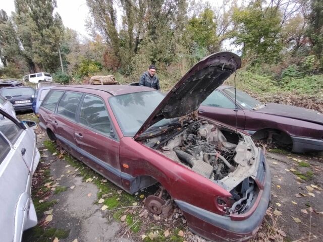 Червоний Фольксваген Пассат Варіант, об'ємом двигуна 1.8 л та пробігом 272 тис. км за 550 $, фото 1 на Automoto.ua