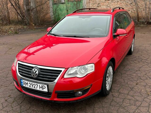 Красный Фольксваген Пассат Вариант, объемом двигателя 1.6 л и пробегом 242 тыс. км за 4500 $, фото 1 на Automoto.ua