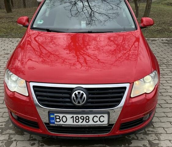Червоний Фольксваген Пассат Варіант, об'ємом двигуна 2 л та пробігом 296 тис. км за 7000 $, фото 1 на Automoto.ua