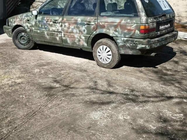 Серый Фольксваген Пассат Вариант, объемом двигателя 1.8 л и пробегом 399 тыс. км за 1500 $, фото 1 на Automoto.ua