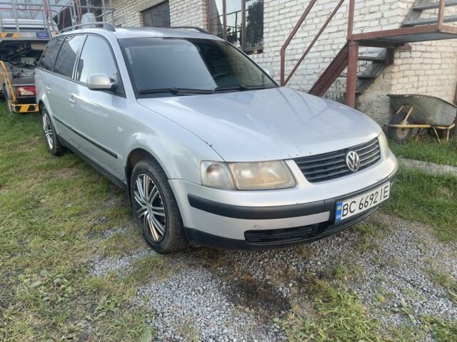 Серый Фольксваген Пассат Вариант, объемом двигателя 1.6 л и пробегом 424 тыс. км за 2700 $, фото 1 на Automoto.ua