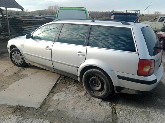 Серый Фольксваген Пассат Вариант, объемом двигателя 1.9 л и пробегом 330 тыс. км за 1500 $, фото 1 на Automoto.ua