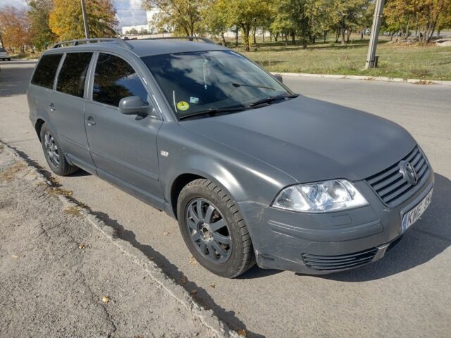 Серый Фольксваген Пассат Вариант, объемом двигателя 2.5 л и пробегом 340 тыс. км за 2500 $, фото 1 на Automoto.ua