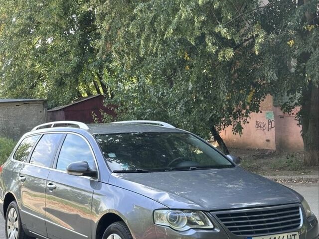 Сірий Фольксваген Пассат Варіант, об'ємом двигуна 2 л та пробігом 256 тис. км за 2597 $, фото 1 на Automoto.ua