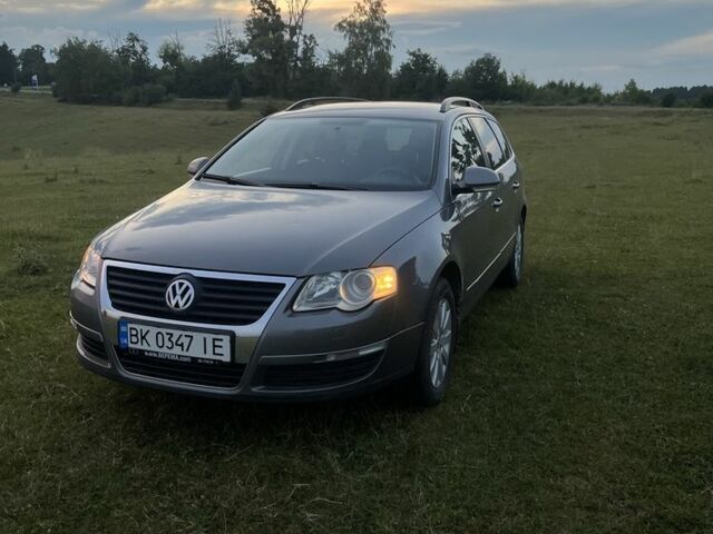 Фольксваген Пассат Варіант 2006 у Шепетовке на Automoto.ua Сірий Фольксваген Пассат Варіант, об'ємом двигуна 2 л та пробігом 196 тис. км за 4900 $, фото 1 на Automoto.ua