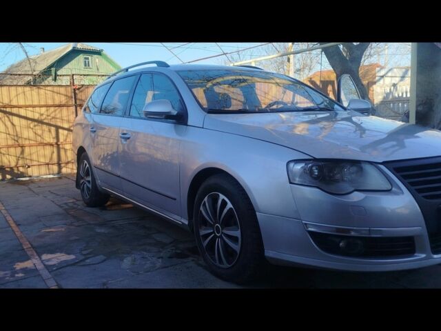 Серый Фольксваген Пассат Вариант, объемом двигателя 2 л и пробегом 220 тыс. км за 5150 $, фото 1 на Automoto.ua
