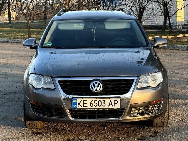 Серый Фольксваген Пассат Вариант, объемом двигателя 2 л и пробегом 260 тыс. км за 5600 $, фото 1 на Automoto.ua