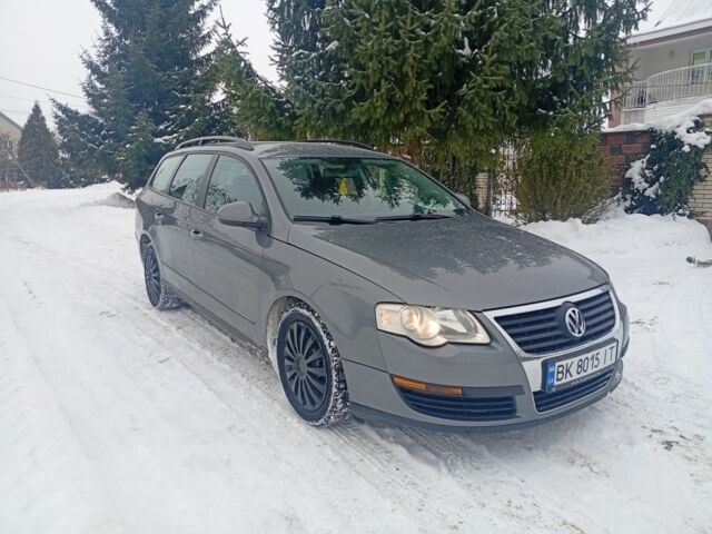 Серый Фольксваген Пассат Вариант, объемом двигателя 1.6 л и пробегом 220 тыс. км за 3900 $, фото 1 на Automoto.ua