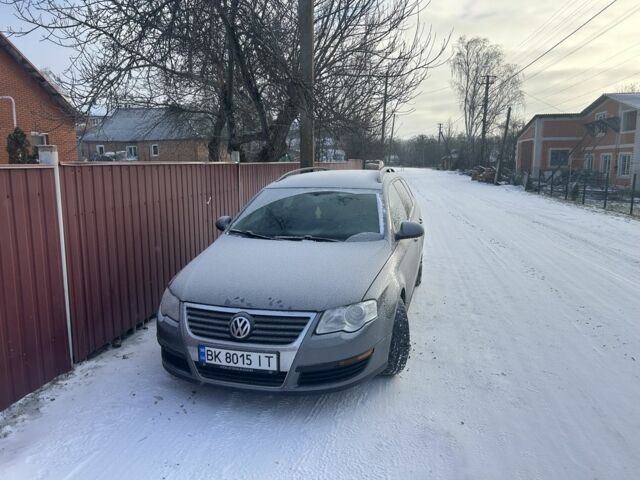 Серый Фольксваген Пассат Вариант, объемом двигателя 1.6 л и пробегом 250 тыс. км за 4500 $, фото 1 на Automoto.ua