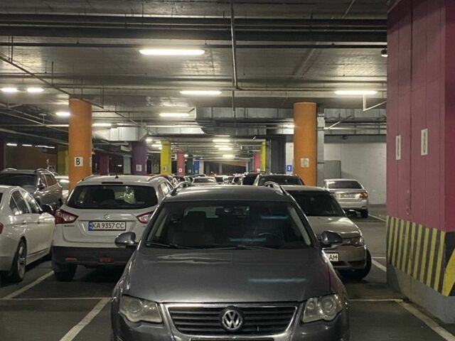 Серый Фольксваген Пассат Вариант, объемом двигателя 2 л и пробегом 240 тыс. км за 2900 $, фото 1 на Automoto.ua