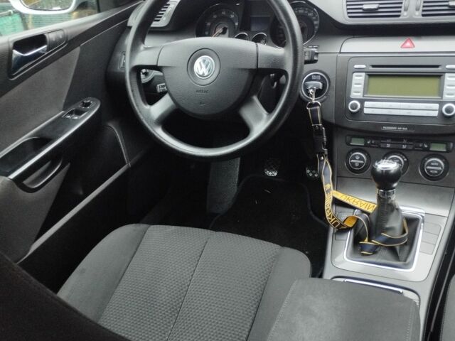 Серый Фольксваген Пассат Вариант, объемом двигателя 1.6 л и пробегом 244 тыс. км за 7300 $, фото 1 на Automoto.ua