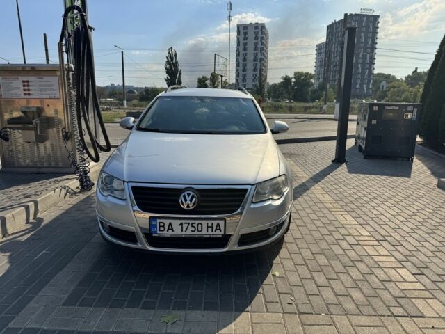 Сірий Фольксваген Пассат Варіант, об'ємом двигуна 2 л та пробігом 328 тис. км за 4511 $, фото 1 на Automoto.ua