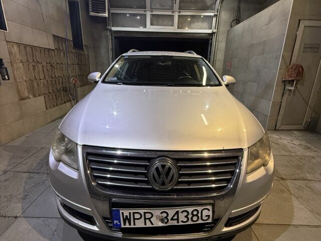 Серый Фольксваген Пассат Вариант, объемом двигателя 2 л и пробегом 300 тыс. км за 2934 $, фото 1 на Automoto.ua