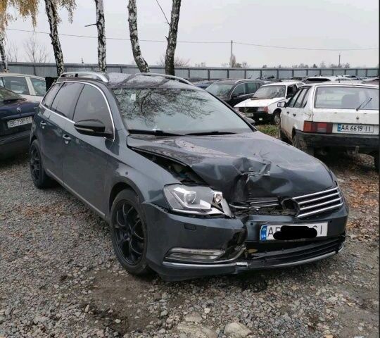 Серый Фольксваген Пассат Вариант, объемом двигателя 2 л и пробегом 262 тыс. км за 4200 $, фото 1 на Automoto.ua