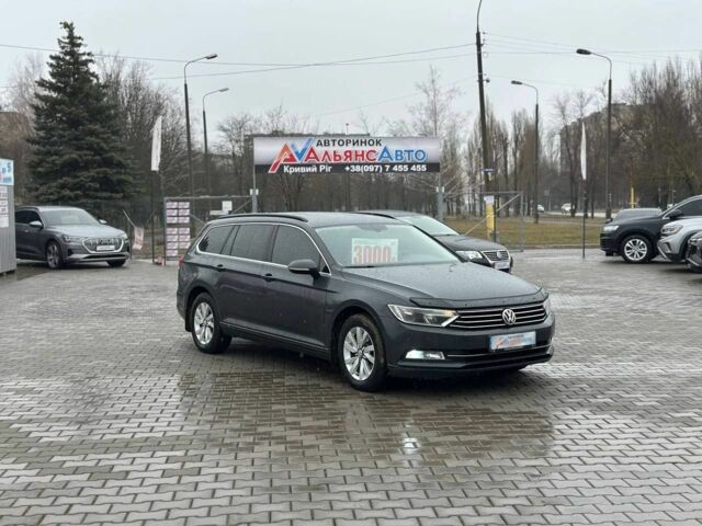 Серый Фольксваген Пассат Вариант, объемом двигателя 1.6 л и пробегом 237 тыс. км за 12999 $, фото 1 на Automoto.ua