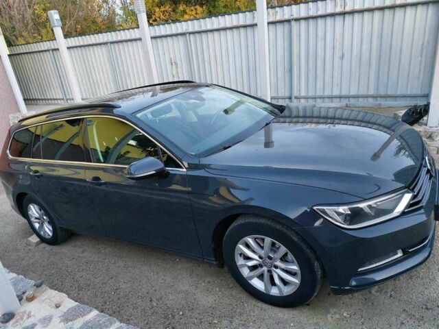 Серый Фольксваген Пассат Вариант, объемом двигателя 1.6 л и пробегом 243 тыс. км за 15600 $, фото 1 на Automoto.ua