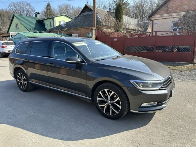 Серый Фольксваген Пассат Вариант, объемом двигателя 2 л и пробегом 226 тыс. км за 17299 $, фото 1 на Automoto.ua