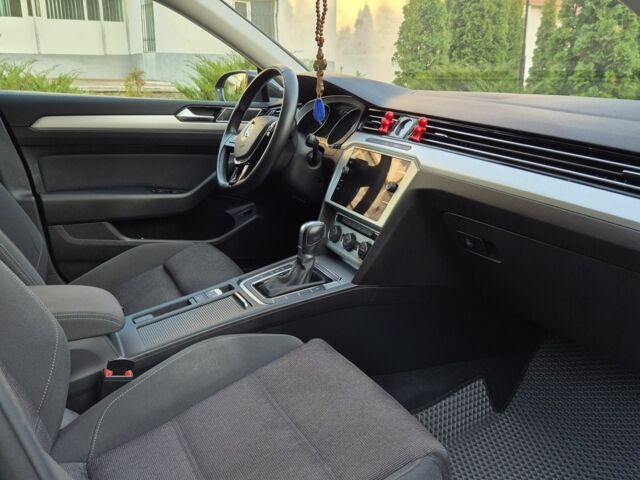 Серый Фольксваген Пассат Вариант, объемом двигателя 2 л и пробегом 216 тыс. км за 18999 $, фото 1 на Automoto.ua