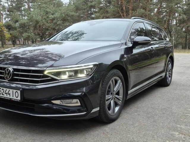 Серый Фольксваген Пассат Вариант, объемом двигателя 2 л и пробегом 207 тыс. км за 23900 $, фото 1 на Automoto.ua