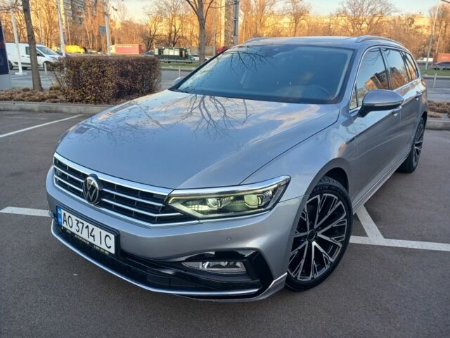 Серый Фольксваген Пассат Вариант, объемом двигателя 2 л и пробегом 200 тыс. км за 20651 $, фото 1 на Automoto.ua