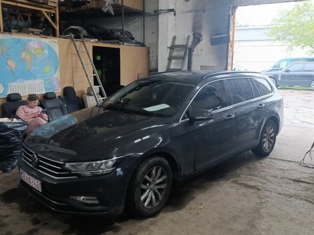 Сірий Фольксваген Пассат Варіант, об'ємом двигуна 2 л та пробігом 201 тис. км за 18000 $, фото 1 на Automoto.ua