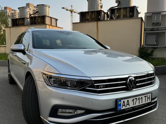 Сірий Фольксваген Пассат Варіант, об'ємом двигуна 2 л та пробігом 33 тис. км за 32299 $, фото 1 на Automoto.ua