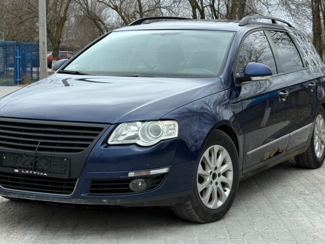 Синий Фольксваген Пассат Вариант, объемом двигателя 2 л и пробегом 350 тыс. км за 1800 $, фото 1 на Automoto.ua