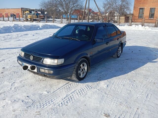 Синій Фольксваген Пассат Варіант, об'ємом двигуна 2 л та пробігом 400 тис. км за 1850 $, фото 1 на Automoto.ua