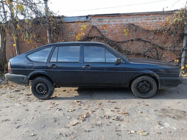 Синий Фольксваген Пассат Вариант, объемом двигателя 1 л и пробегом 235 тыс. км за 750 $, фото 1 на Automoto.ua