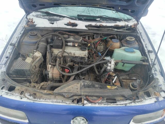 Синий Фольксваген Пассат Вариант, объемом двигателя 2 л и пробегом 400 тыс. км за 1100 $, фото 1 на Automoto.ua