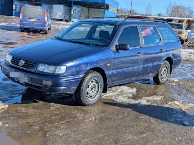 Синий Фольксваген Пассат Вариант, объемом двигателя 1.8 л и пробегом 400 тыс. км за 1250 $, фото 1 на Automoto.ua