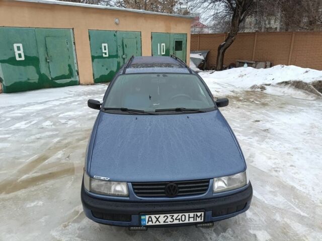 Синій Фольксваген Пассат Варіант, об'ємом двигуна 1.8 л та пробігом 350 тис. км за 2300 $, фото 1 на Automoto.ua