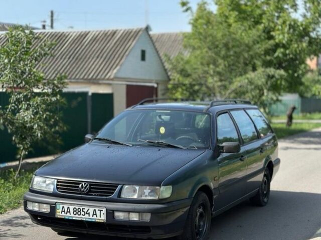 Синий Фольксваген Пассат Вариант, объемом двигателя 1.8 л и пробегом 350 тыс. км за 1350 $, фото 1 на Automoto.ua