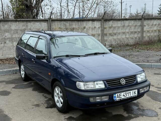 Синий Фольксваген Пассат Вариант, объемом двигателя 1.8 л и пробегом 250 тыс. км за 2499 $, фото 1 на Automoto.ua