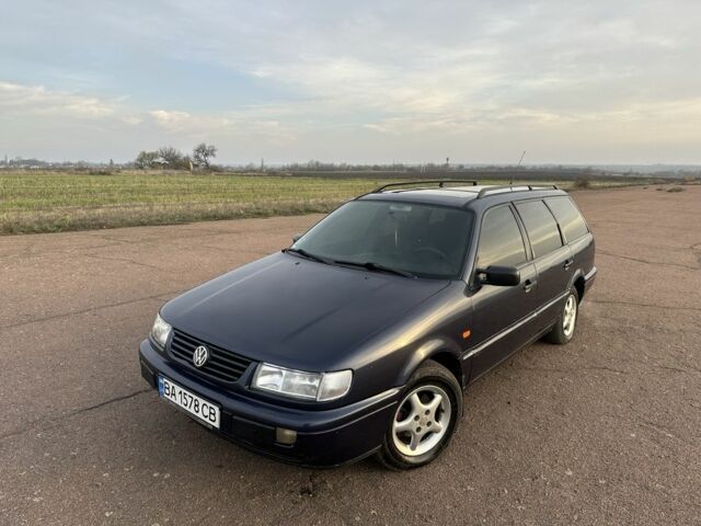 Синий Фольксваген Пассат Вариант, объемом двигателя 1.8 л и пробегом 200 тыс. км за 2150 $, фото 1 на Automoto.ua