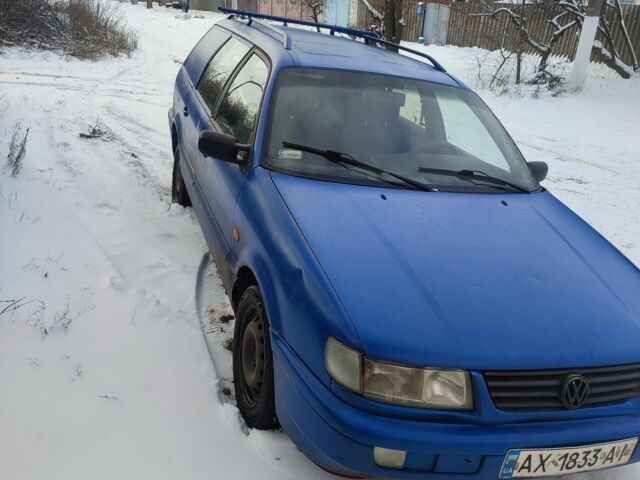 Синий Фольксваген Пассат Вариант, объемом двигателя 1.9 л и пробегом 300 тыс. км за 700 $, фото 1 на Automoto.ua