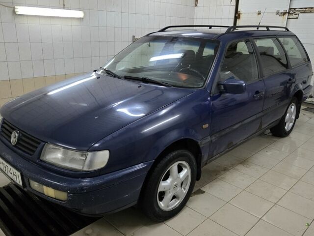 Синій Фольксваген Пассат Варіант, об'ємом двигуна 0 л та пробігом 227 тис. км за 1420 $, фото 1 на Automoto.ua