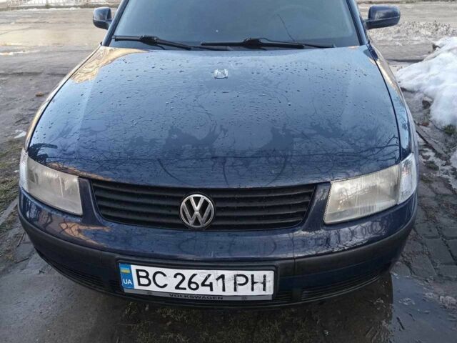 Синій Фольксваген Пассат Варіант, об'ємом двигуна 1.8 л та пробігом 215 тис. км за 2800 $, фото 1 на Automoto.ua