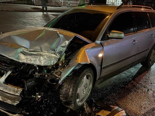 Синій Фольксваген Пассат Варіант, об'ємом двигуна 1.8 л та пробігом 400 тис. км за 2000 $, фото 1 на Automoto.ua