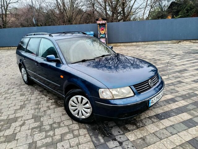 Синий Фольксваген Пассат Вариант, объемом двигателя 1.6 л и пробегом 380 тыс. км за 1700 $, фото 1 на Automoto.ua