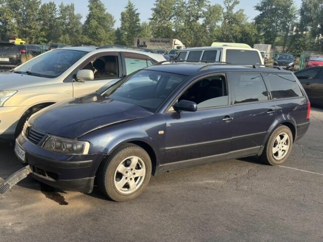 Синій Фольксваген Пассат Варіант, об'ємом двигуна 1.8 л та пробігом 320 тис. км за 2202 $, фото 1 на Automoto.ua