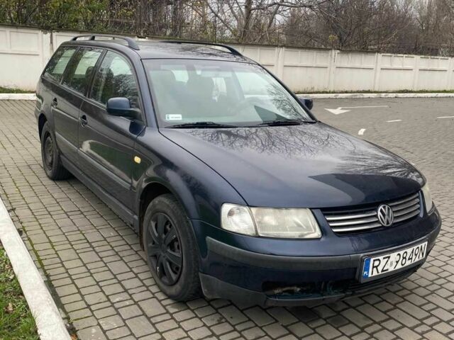 Синій Фольксваген Пассат Варіант, об'ємом двигуна 1.9 л та пробігом 355 тис. км за 2011 $, фото 1 на Automoto.ua