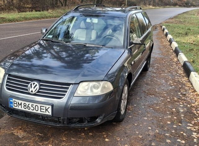 Синий Фольксваген Пассат Вариант, объемом двигателя 1.6 л и пробегом 430 тыс. км за 2700 $, фото 1 на Automoto.ua