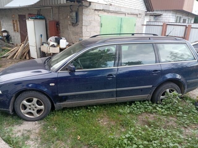 Синий Фольксваген Пассат Вариант, объемом двигателя 1.8 л и пробегом 350 тыс. км за 1700 $, фото 1 на Automoto.ua