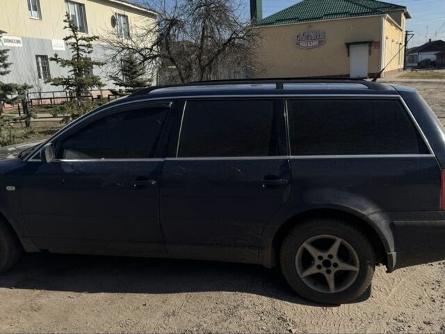 Синий Фольксваген Пассат Вариант, объемом двигателя 1.9 л и пробегом 413 тыс. км за 2995 $, фото 1 на Automoto.ua