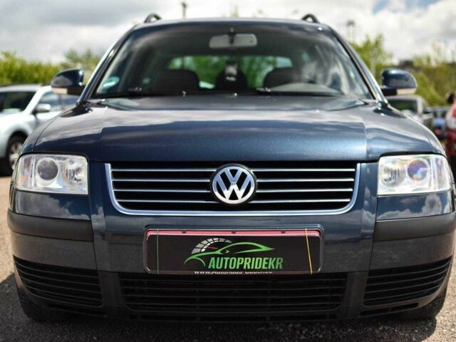 Синий Фольксваген Пассат Вариант, объемом двигателя 1.6 л и пробегом 240 тыс. км за 5850 $, фото 1 на Automoto.ua