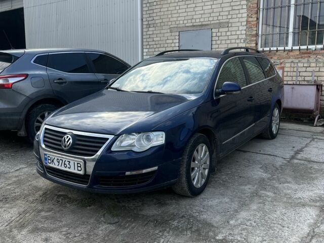 Синій Фольксваген Пассат Варіант, об'ємом двигуна 2 л та пробігом 320 тис. км за 3900 $, фото 1 на Automoto.ua