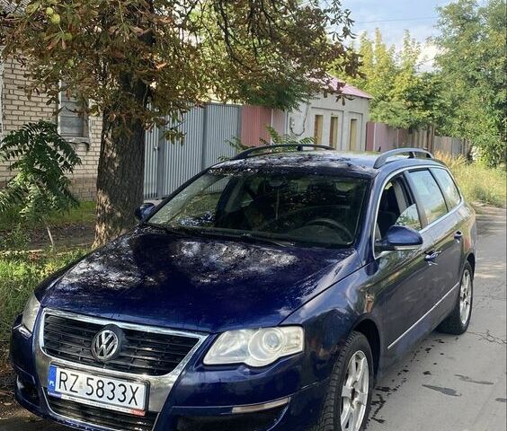 Синий Фольксваген Пассат Вариант, объемом двигателя 1.9 л и пробегом 278 тыс. км за 2500 $, фото 1 на Automoto.ua