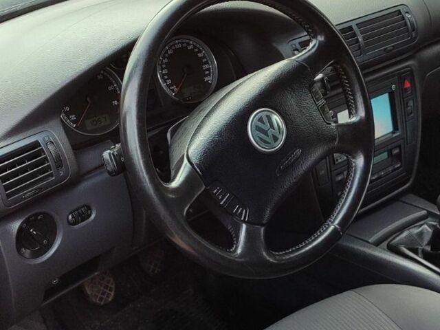 Синий Фольксваген Пассат Вариант, объемом двигателя 1.6 л и пробегом 316 тыс. км за 4100 $, фото 1 на Automoto.ua